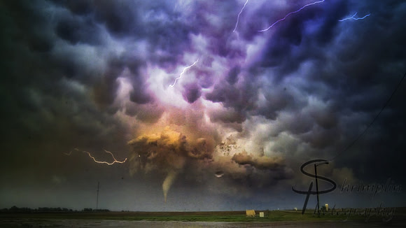 2013.05.18 - Tornado 007 - Lightning01-02